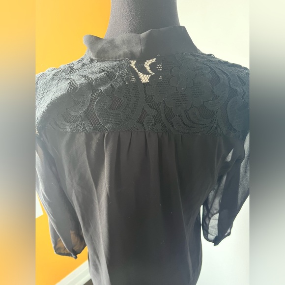 Pins and needles sheer blouse size medium item 05-31 - Picture 10 of 10